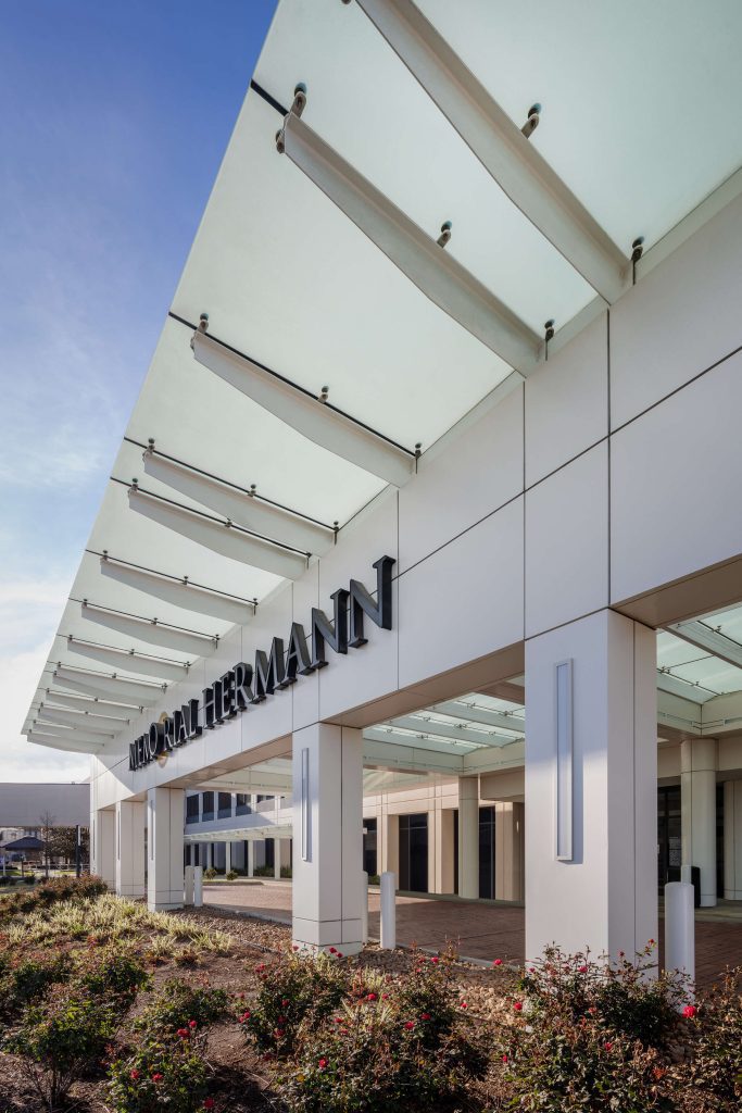 Memorial Hermann Greater Heights Hospital 6 structural-glass-canopy
