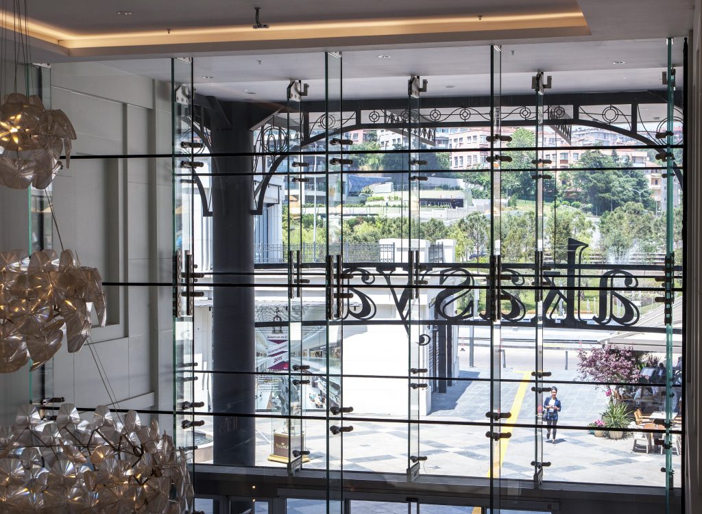 44- Akasya Mall: All Glass Entry + Façade
