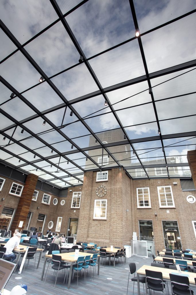 KU290 Kingston University London: Knights Park
