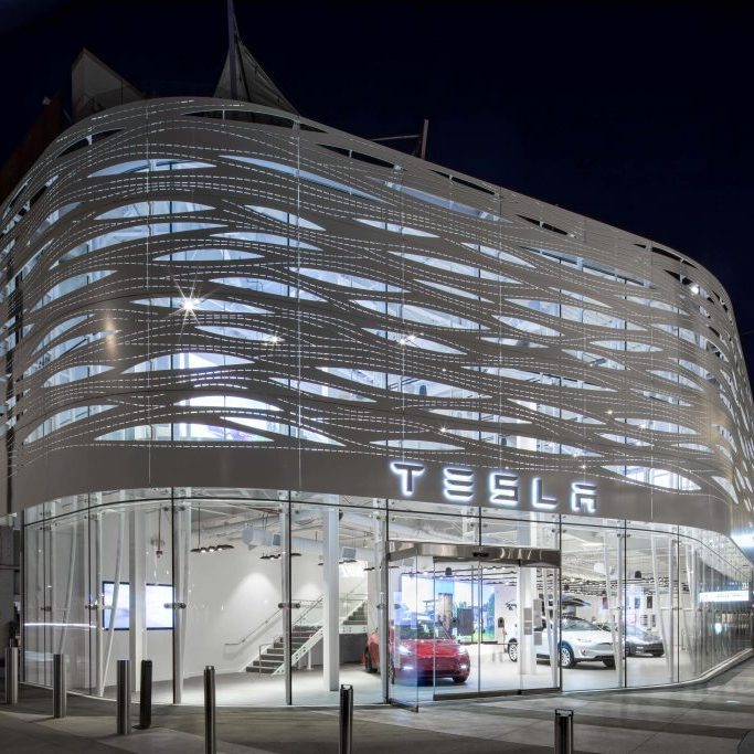 0903_2 Tesla showroom with artistic design