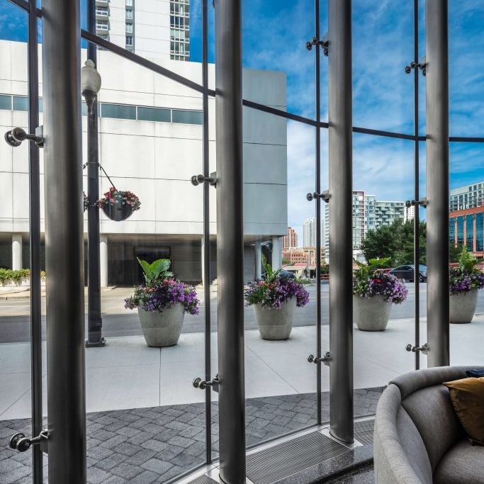 Novum 727 Chicago 5823 CNP Glass wall
