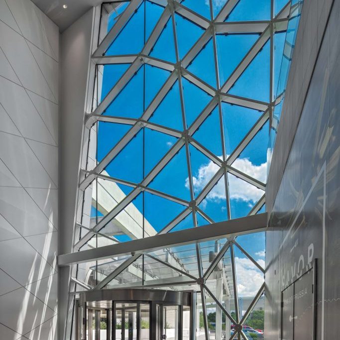Novum KingP 1885 CNP Glass buildling entrance